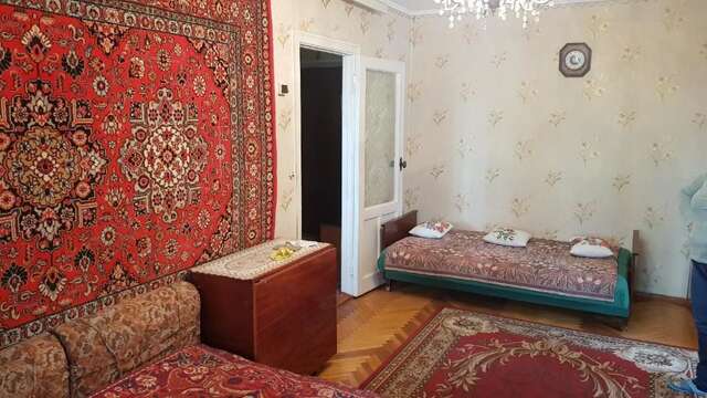 Апартаменты 2-х кімнатна квартира Центр Бердянск-12